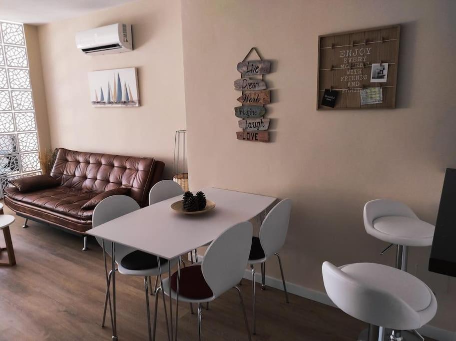 Estudio Centrico En Torremolinos Bagian luar foto